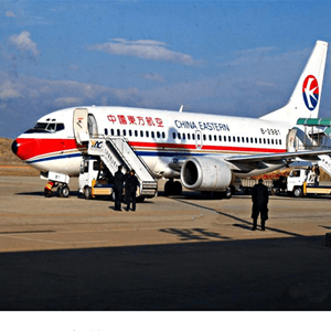 阿坝红原机场空运航空快运业稳步发展的原因是什么？